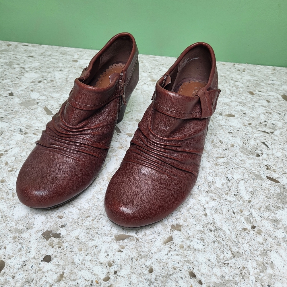 NEW Bare Traps Leather Shooties 7.5 (NWOT)